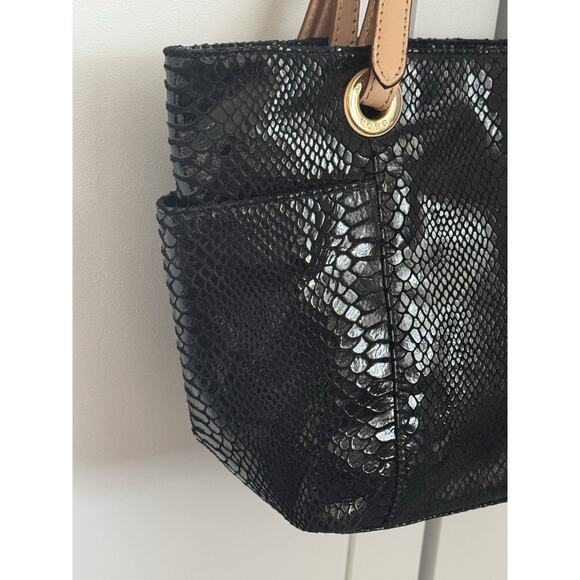 EUC Michael Kors Shiny Black Leather Snakeskin Shoulder Bag Gold Lining - Picture 7 of 16